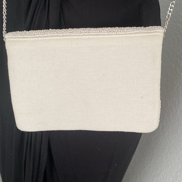 Closing closet Jan 31 Red lips beaded clutch - Picture 5 of 6